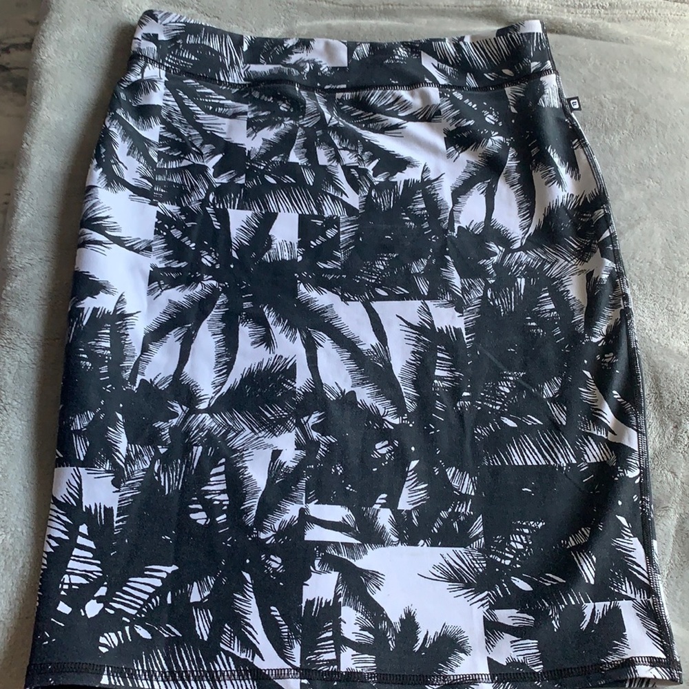 Super cute printed fabletics skirt